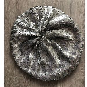 Silver sequins beret type hat
